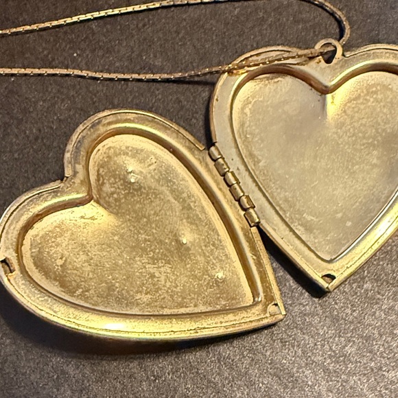 Gold Heart Locket Necklace - Picture 4 of 7